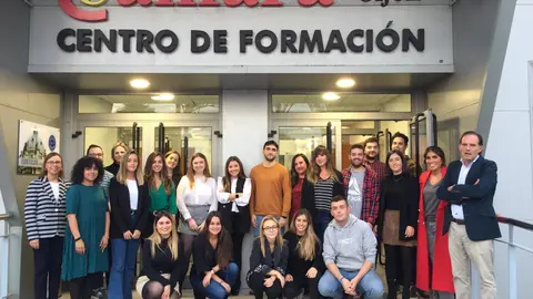 Fotografía de familia de los alumnos del Máster en Dirección y Gestión de Recursos Humanos 2022