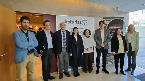 En la imagen, de izquierda a derecha, Jorge García, director de área de Transferencia y Cátedras de Empresa; Jaime Fernández, responsable del área de I+D+i empresarial de Idepa; Vicente Rodríguez Montequín y Marina Díaz Piloñeta, investigadores de la Universidad ganadores de las Primas; Begoña Cueto Iglesias, vicerrectora de Transferencia y Relaciones con la Empresa; Borja Sánchez, consejero de Ciencia; Covadonga Carballo García, directora de Windar Technology and Innovation; y Eva Pando, directora del Idepa.