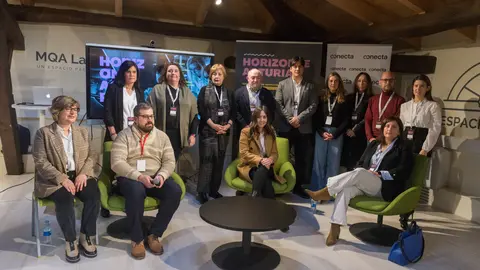 Fotografía de familia con los participantes del 'Horizonte Asturias #2 / Ciencia y Sociedad' / Marta Martín