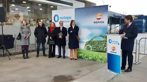 Izaskun Gorostiaga, directora de Desarrollo Comercial y Nuevos Negocios de Nortegás; Manuel Campa, vicealcalde de Avilés: Belarmina Díaz, directora general de Energía; Javier Contreras, CEO de Nortegás; Sara Martín, responsable de Desarrollo de Negocio de Gas Natural Vehicular de Repsol y Enrique Fernández, consejero de Industria.