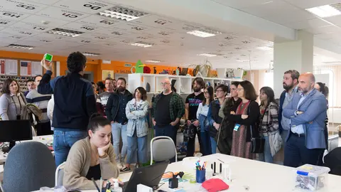 Algunos de los asistentes a la segunda jornada de Conecta Talento en su visita al Medialab / Marta Martín