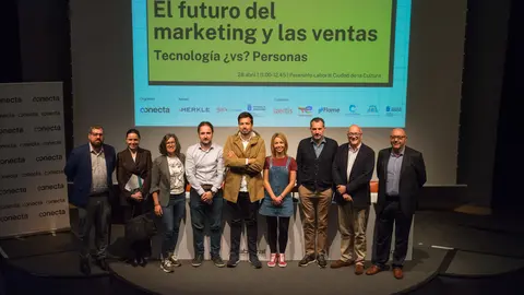 Fotografía de familia con los ponentes y patrocinadores del Horizonte Asturias #3 / Marta Martín