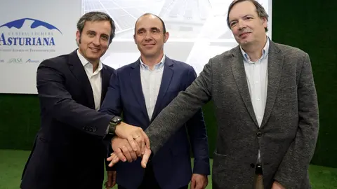 De izquierda a derecha, Gabriel Nebreda, EDP Solar; Alberto Álvarez, pte. Grupo CLAS y Francisco San Martín, DG CLAS