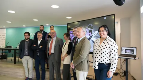 Fotografía de familia con los ponentes del Horizonte Asturias #4 'Industria y Tecnologías de Defensa' / Marta Martín