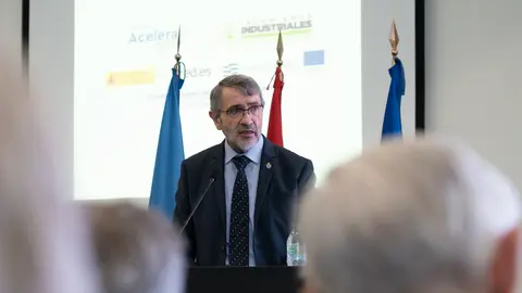 José Esteban Fernández Rico, decano del COIIAS, durante la presentación de la Oficina Acelera Pyme / Conecta