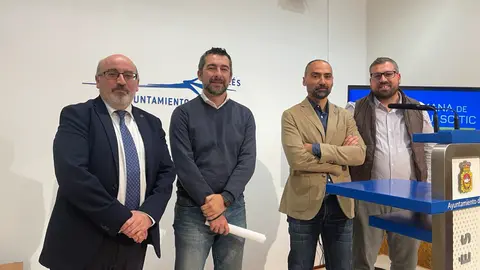 José García Fanjul, vicedecano del COIIPA; Manuel Campa, concejal de Desarrollo Urbano y Económico en Ayuntamiento de Avilés; Paulino Álvarez Ondina, vicedecano del CITIPA y Carlos Vega, director de Desarrollo de Negocio de Conecta