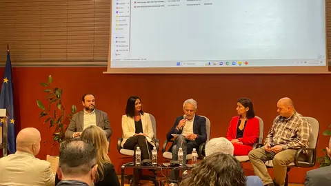 Mesa redonda con Jenaro Martínez, Salomé González, Sara Fernández-Ahúja y  José A. Vallina en el Centro de Referencia Nacional de Construcciones Metálicas y Fundición (CRN cmyf),