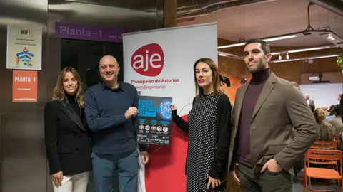De izquierda a derecha: Paola Morán, Alberto Levy, Cristina Carrascosa y Daniel Díez durante el Blockchain Day.