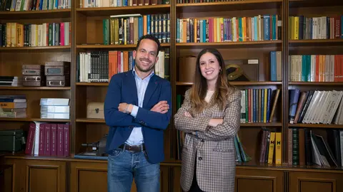 Santiago Cuervo, director gerente del Ilustre Colegio Oficial de Ingenieros Industriales del Principado de Asturias (COIIAS) y Noemí Goilón, responsable de Formación y Transformación Digital | Marta Martín.