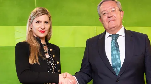 Begoña Fernández-Costales, presidenta de FEDA y Antonio Romero, director general de Caja Rural de Asturias.