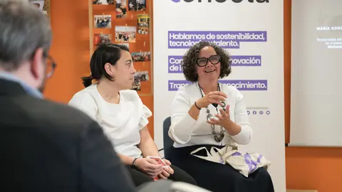 María González, responsable del equipo de Cuidados de MediaLab y Marián García, fundadora y CEO de i4life / Marta Martín