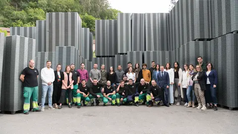 Parte del equipo de Naeco en las instalaciones de Sotrondio | Marta Martín.