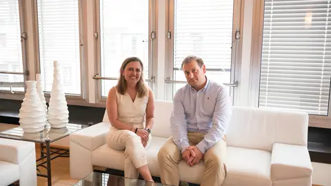 María Calvo, presidenta de FADE y Jorge Enríquez, director de Transformación, trabajan al frente de la federación en aras de la digitalización de las empresas asturianas a través de la Oficina Acelera Pyme / Marta Martín.