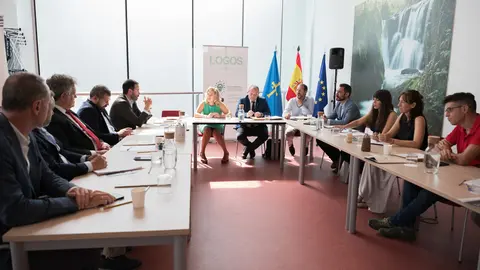 El primer LOGOS, centrado en Industria y Transición Justa, contó con una nutrida representación de empresas, administración y entidades de Asturias / Marta Martín