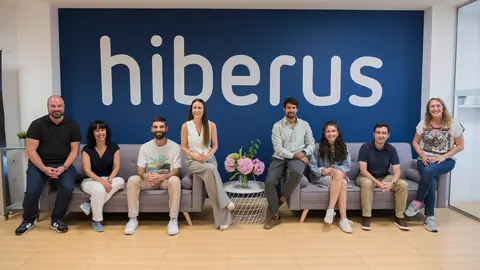 Parte del equipo de hiberus en el interior de las instalaciones de la empresa | Marta Martín.