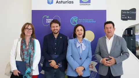 La subdirectora general de Cambio Climático y Economía Circular del Principado de Asturias, Lorena Prado; el director general de Inclusión Educativa y Ordenación, David Artime; Paz Orviz, gerente de Cogersa; y el concejal de Gobierno de Licencias y Disciplina Urbanística y Servicios Básicos del Ayuntamiento de Oviedo, José Ramón Pando, que también es miembro del consejo de administración del consorcio / Julián Rus