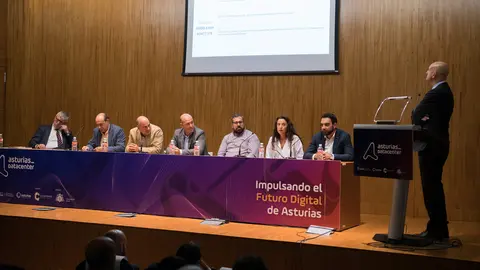 Ponentes de la mesa 'Construcción y Operación de Data Centers' en el evento celebrado por el Cluster TIC Asturias / Marta Martín