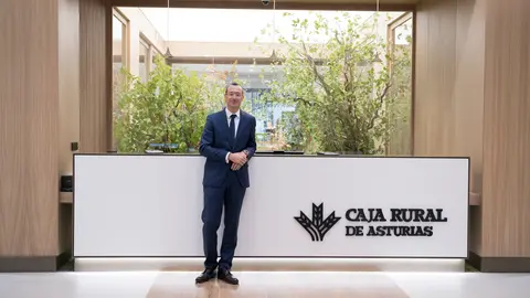 Miguel Ángel Traverso, director de empresas en Caja Rural de Asturias / Marta Martín.