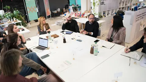 La tercera sesión de LOGOS, centrada en 'Personas y Cultura organizacional', reunió en el Medialab a profesionales de Merkle, IKEA, Caja Rural de Asturias, Izertis, IDESA y Gonvarri / Marta Martín.