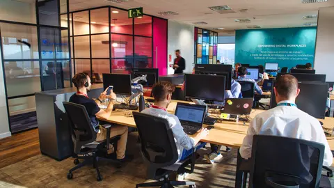 Entre bastidores de la oficina moderna: las innovaciones ocultas que definirán el lugar de trabajo en 2025