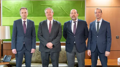 Izda a dcha. David Gonz&aacute;lez, presidente de Asturgar; Antonio Romero, director general de Caja Rural de Asturias; &Aacute;ngel Rodr&iacute;guez Vallina, director de Asturgar y Miguel &Aacute;ngel Traverso, director &aacute;rea de empresas Caja Rural de Asturias.
