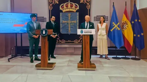 En la imagen, de izquierda a derecha, el consejero de Ciencia, Industria y Empleo, Borja S&aacute;nchez; el presidente del Principado de Asturias, Adri&aacute;n Barb&oacute;n; el socio fundador de Digital Valley, Armando Layna, y la responsable de PWC, Esther Lozano / Foto: Principado de Asturias