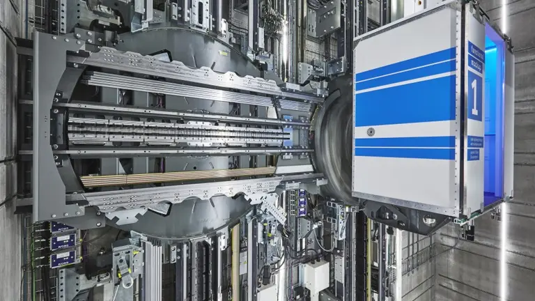 MULTI: circulan varios compartimientos de cabina para reducir los tiempos de espera a 15-30 segundos.