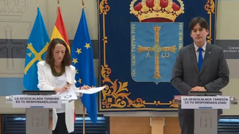 Melania Álvarez, portavoz y consejera de Derechos Sociales, y Borja Sánchez, consejero de Ciencia