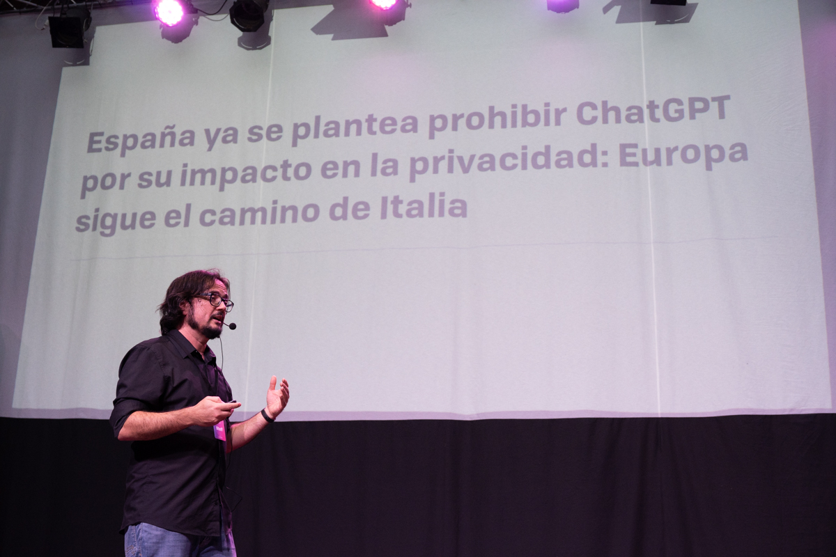Victor Barrientos durate su charla  'Tecnologías para una educación inclusiva y diversa', una actividad en la que se analizará la Inteligencia Artificial como factor del cambio y su impacto en el ámbito social y educativo