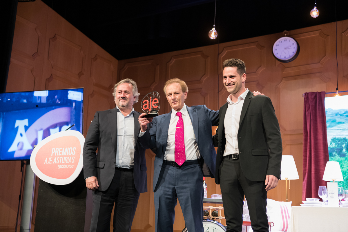 Alfredo Escandón, fundador de ALES Grupo, recibió la Mención de Honor.