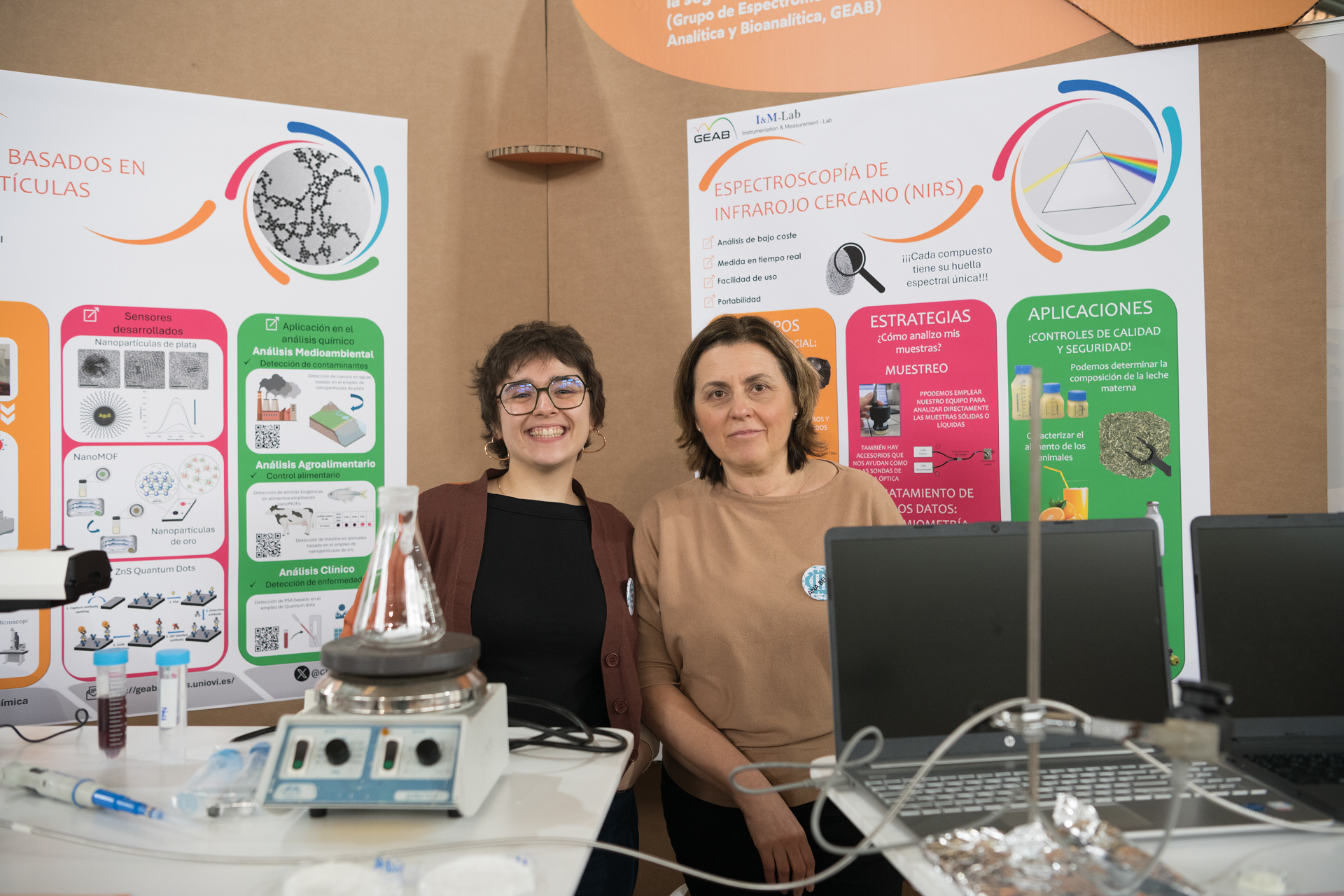 El Grupo de Espectrometría Analítica y Bioanalítica (GEAB) de la Universidad de Oviedo presentó con su stand 'Protegiendo lo que comes: innovación en sensores para la seguridad alimentaria' / Marta Martín