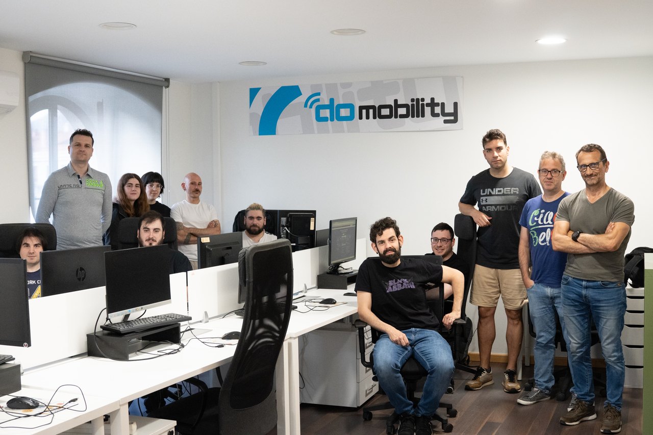 Foto de familia del equipo que conforma la empresa Domobility.