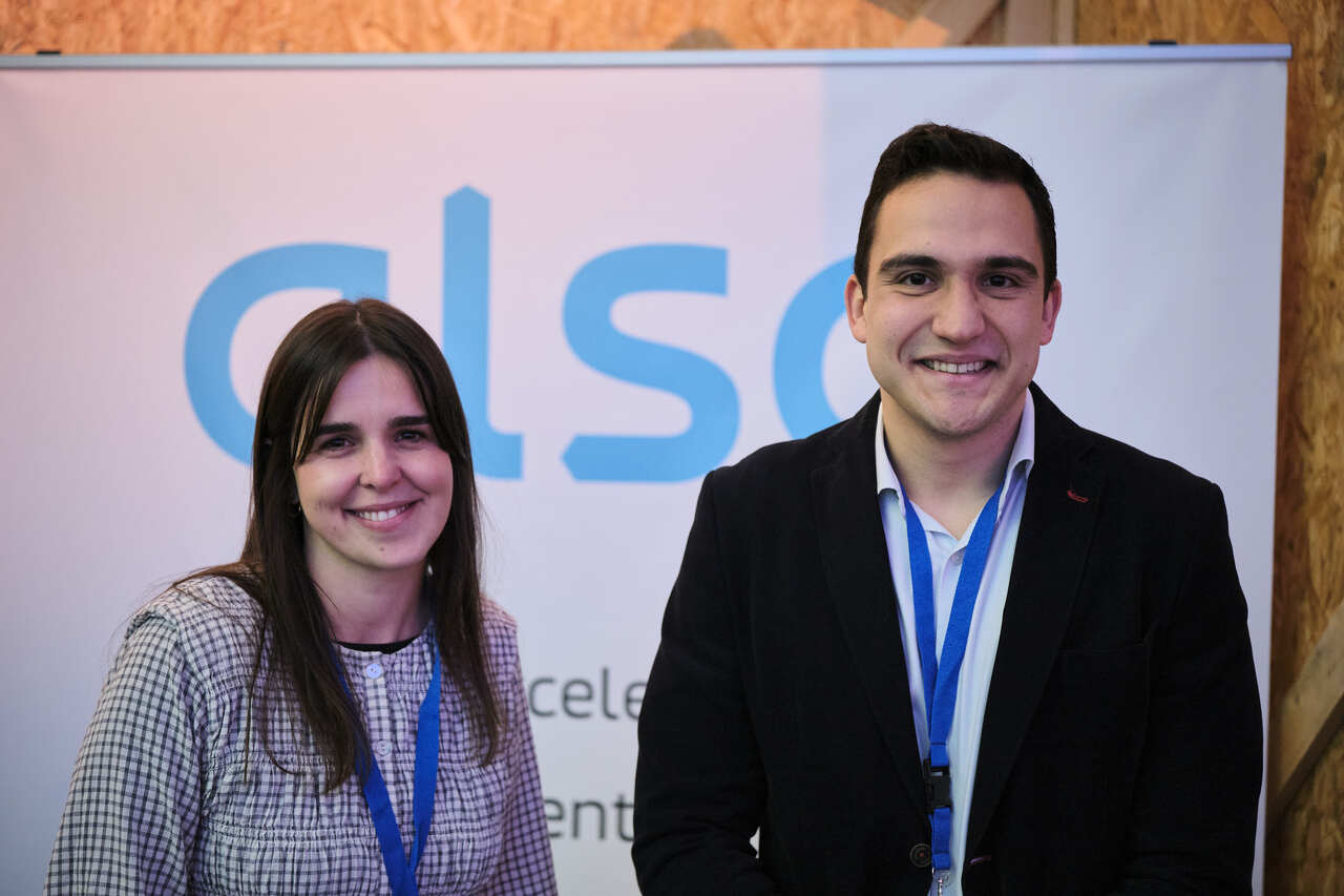 Alba González, técnica de formación;  Javier Vidal, técnico de RRHH, ambos en Alsa.