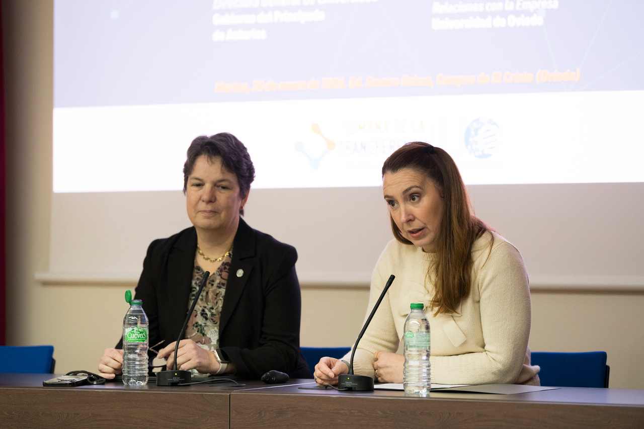 Susana Luque, vicerrectora de Transferencia y Relaciones con la Empresa de la Universidad de Oviedo y Cristina González, directora general de Universidad del Gobierno del Principado / Marta Martín