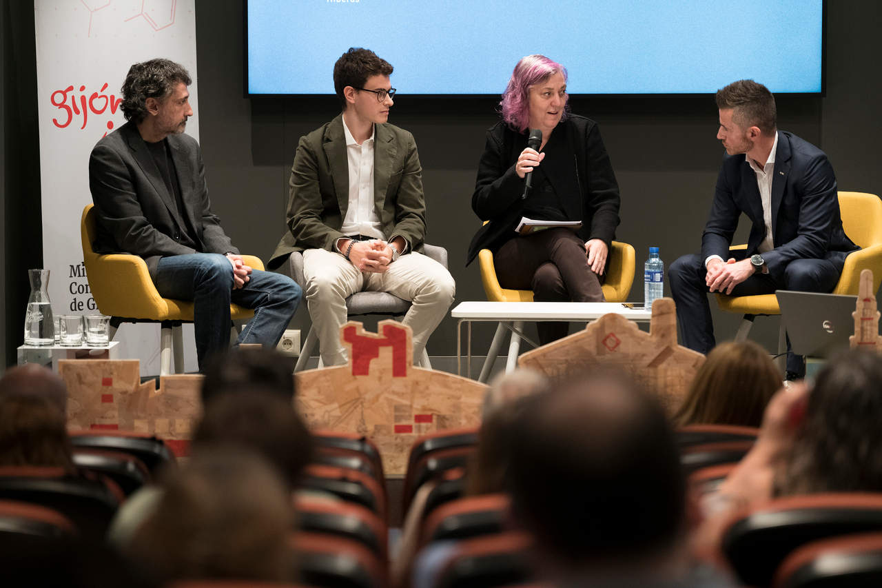 La mesa de debate aterrizó la teoría sobre la IA y puso el foco en su aplicación real.