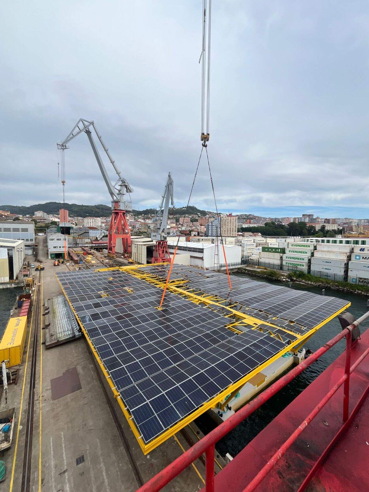 España estrena la fotovoltaica flotante en mar abierto con una plataforma de tecnología propia / Cedida