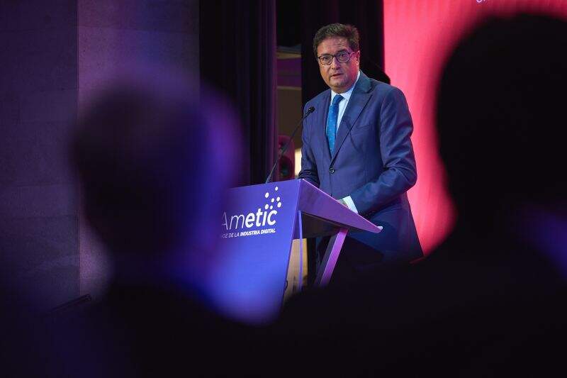 Óscar López, ministro para la Transformación Digital y de la Función Pública, durante la inauguración del 40º Encuentro de la Economía Digital y las Telecomunicaciones de AMETIC. Foto: AMETIC.