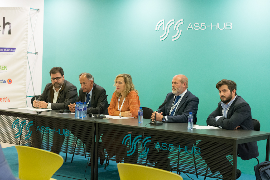 Participantes de la mesa 'Retos energéticos y sostenibles de Asturias' / Marta Martín